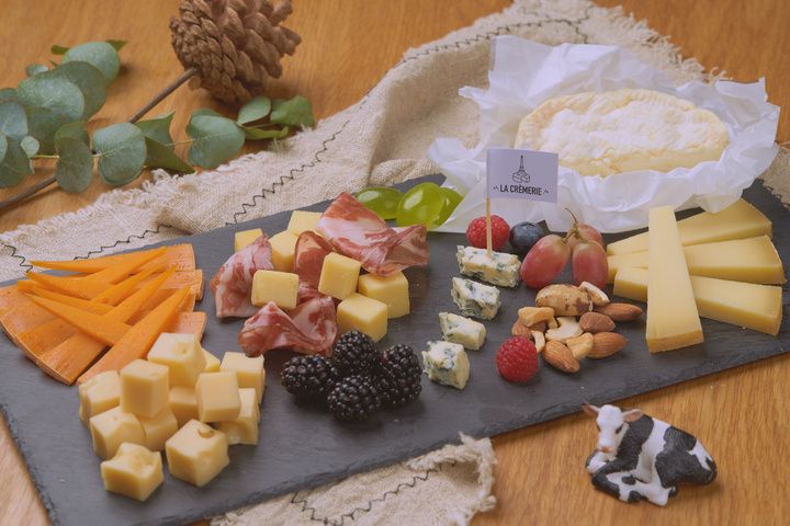 奶酪餐桌